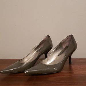 Nine West 8M grey patent leather pumps